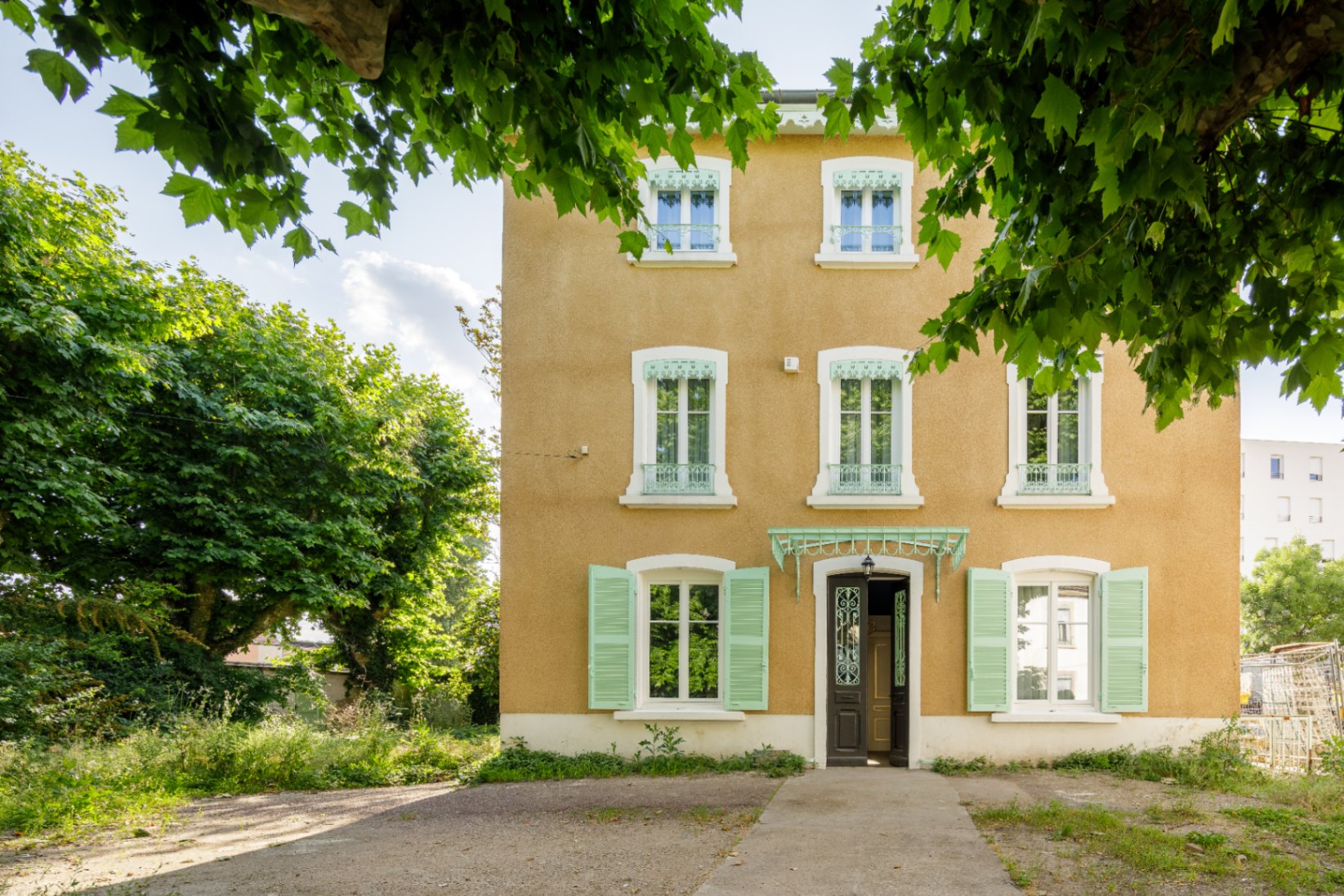 manoir-bourgeois-lyon-9-architecture-02-jpg