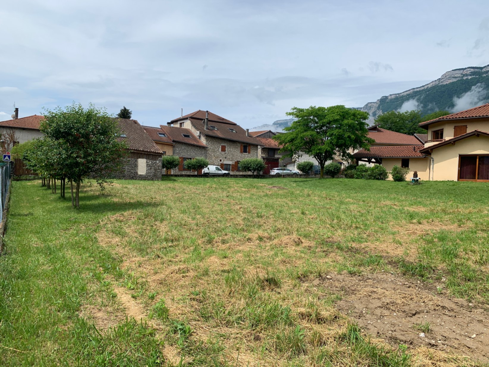 CONST. NEUVE - BERNIN- TERRAIN ET SES ABORDS.JPG