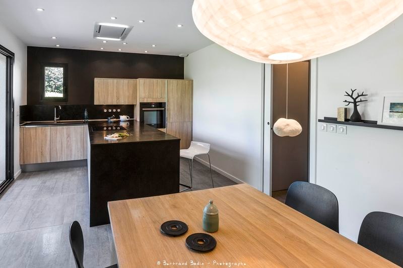 cuisine noir et bois.jpg