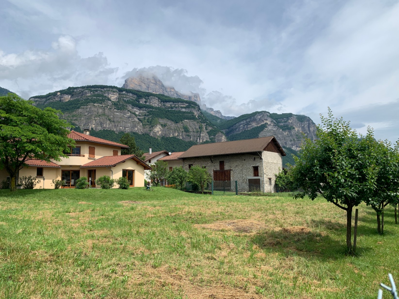 CONST. NEUVE - TERRAIN VIERGE BERNIN.JPG