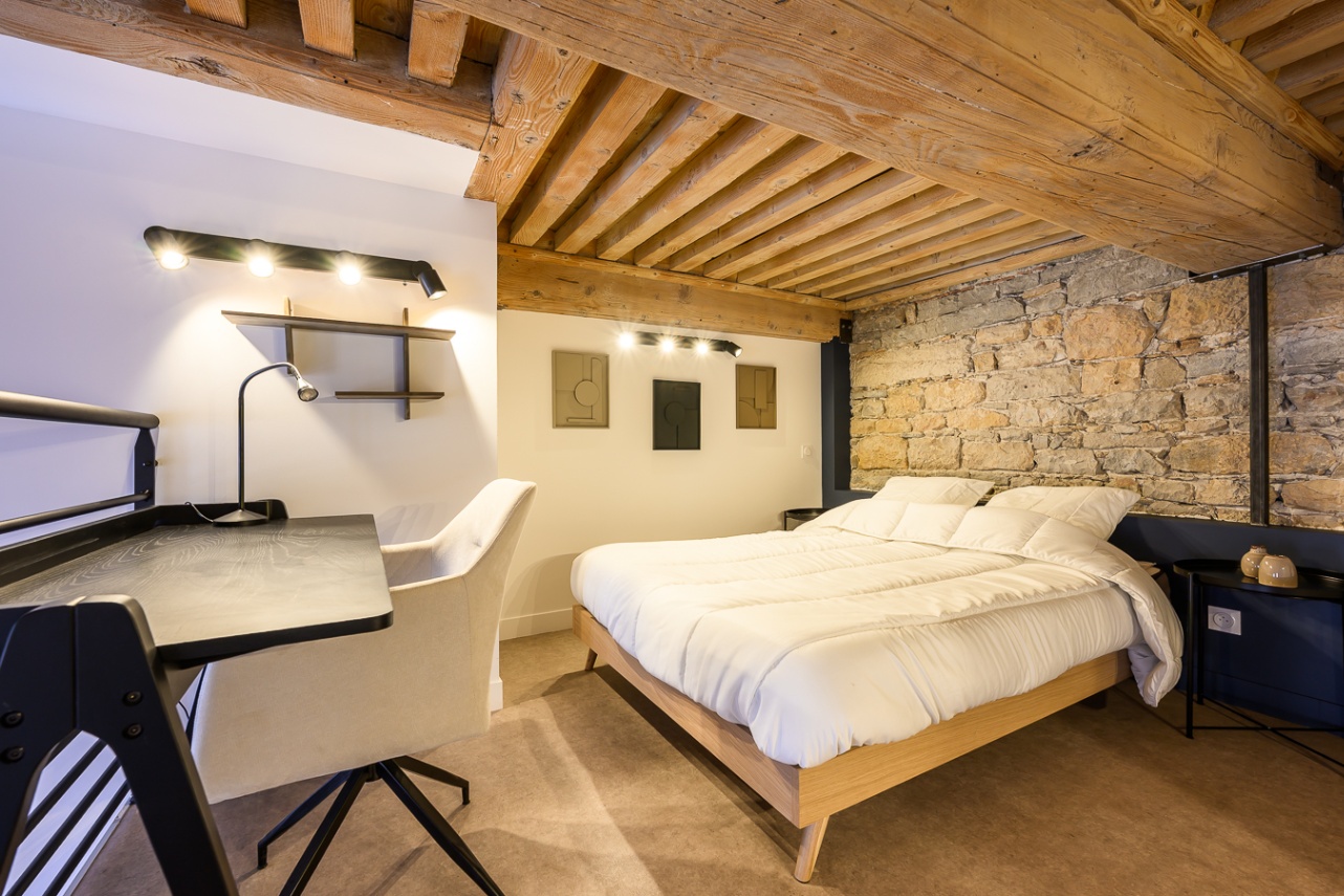 chambre-pierre-apparente-bureau-mezzanine-appartement-lyon.jpg