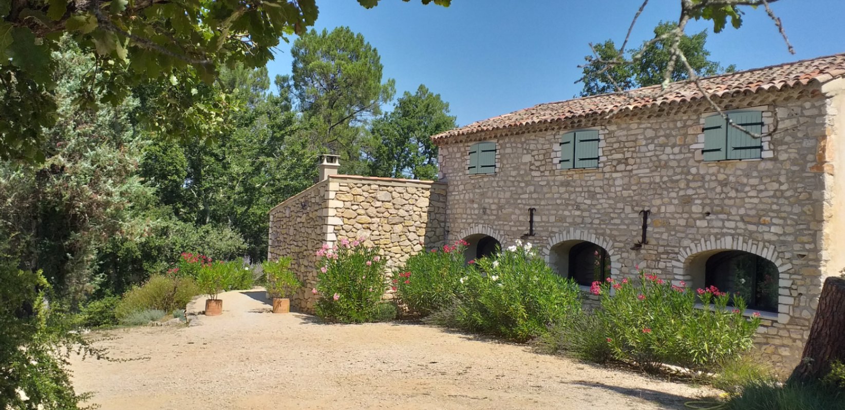 Les Chênes Photo Façade ouest 21 août 2021.jpg