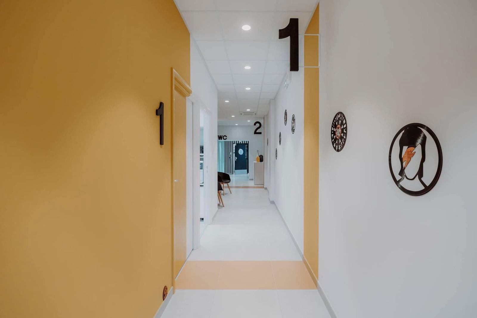 ACCES COULOIR SIGNALETIQUE.jpg