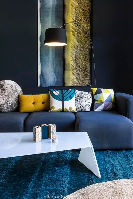 espace salon bleu vif.jpg