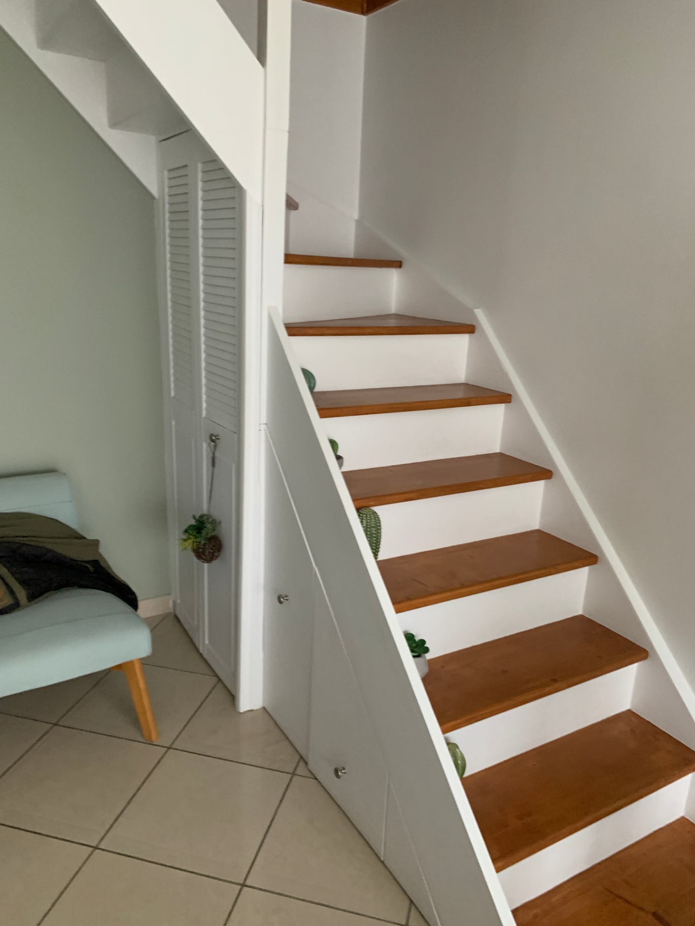 Rénovation Lumbin - escalier existant.JPG