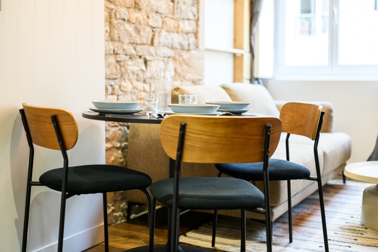 amenagement-coin-repas-table-ronde-lyon.jpg