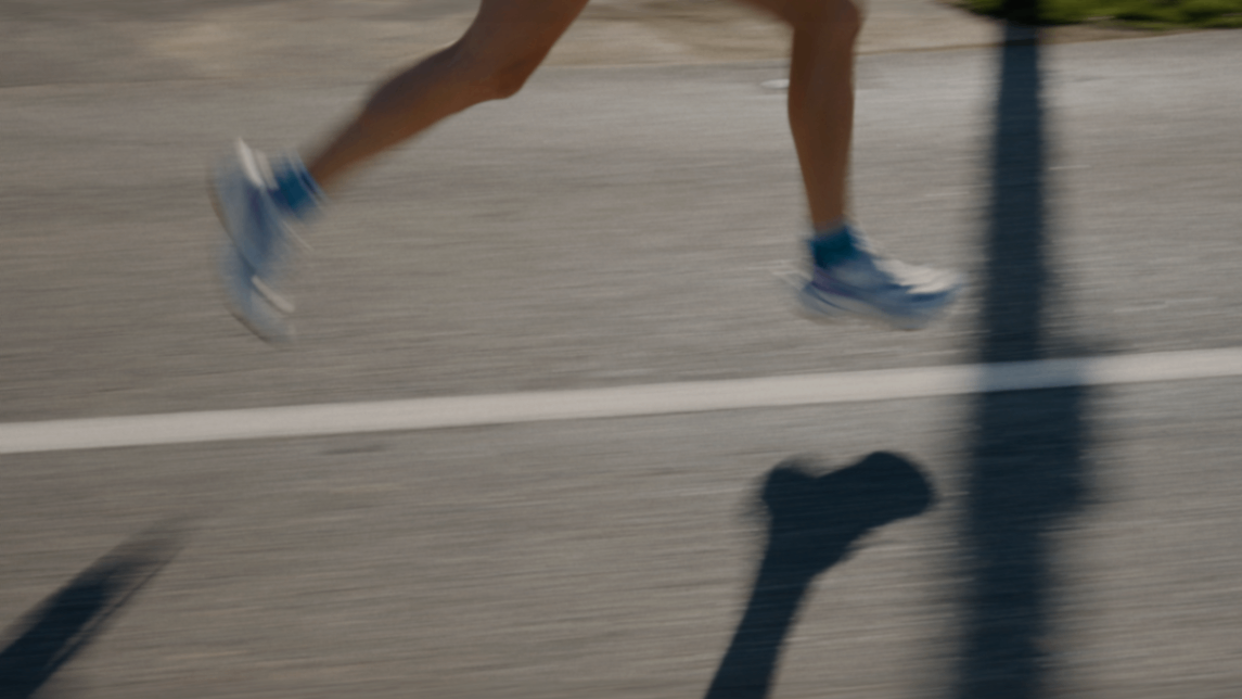 Jambe-en-course-sur-du-bitume.png