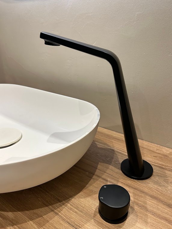 vasque à poser mitigeur atypique.jpg