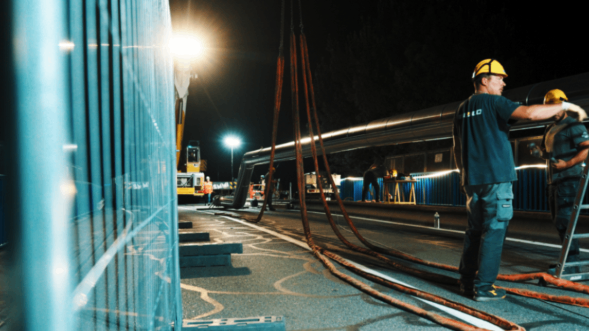 Vue du chantier de modernisation urbaine a Grenoble de nuit.png