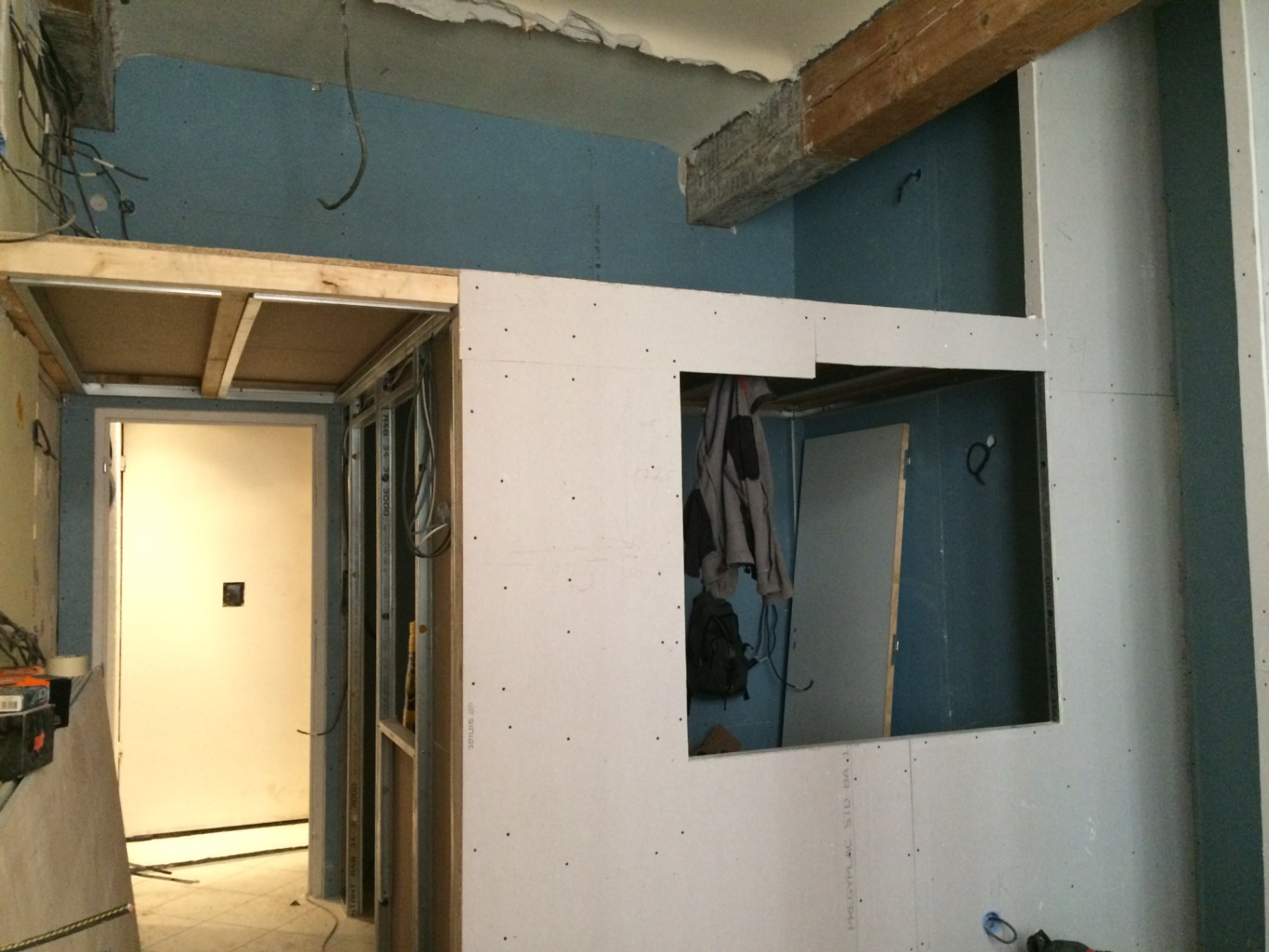 renovation-studio-mezzanine-villefranche-avant.JPG
