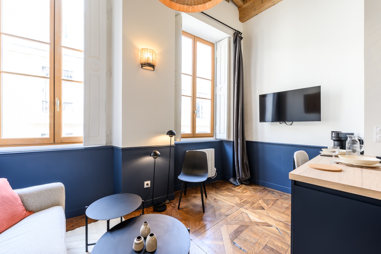 renovation-appartement-soubassement-bleu-nuit-lyon.jpg