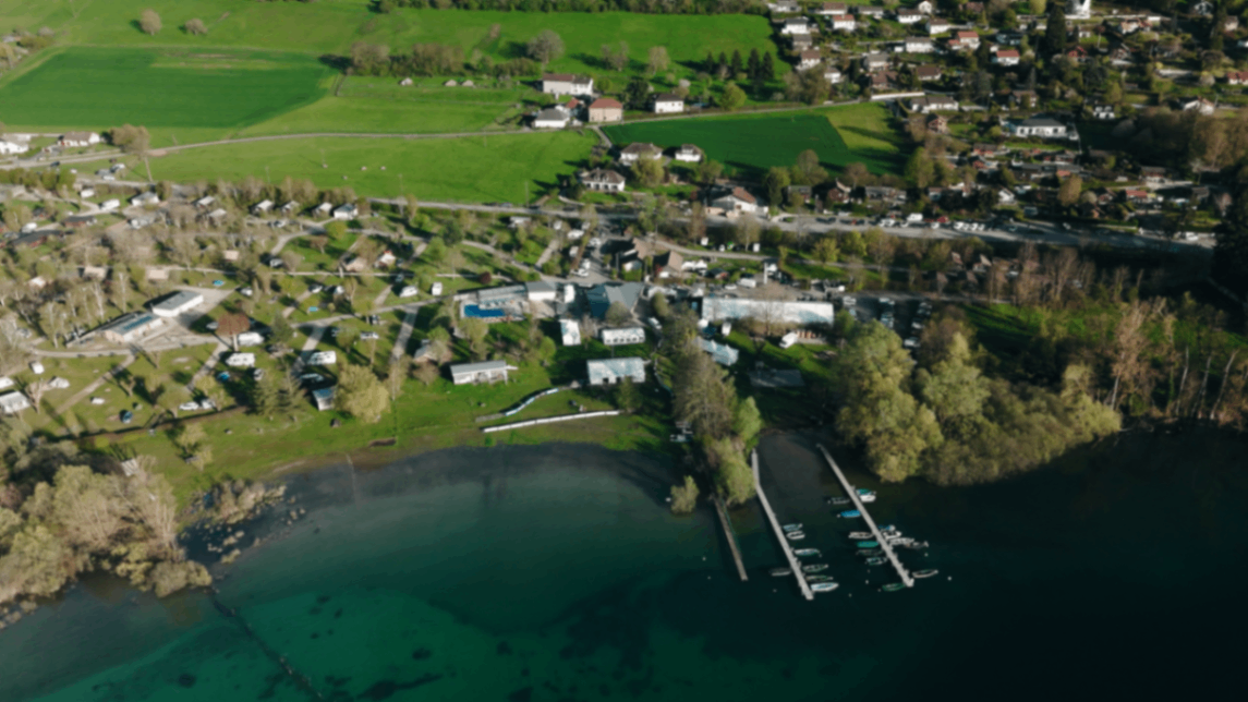 Vue en drone du village de Montferrat 