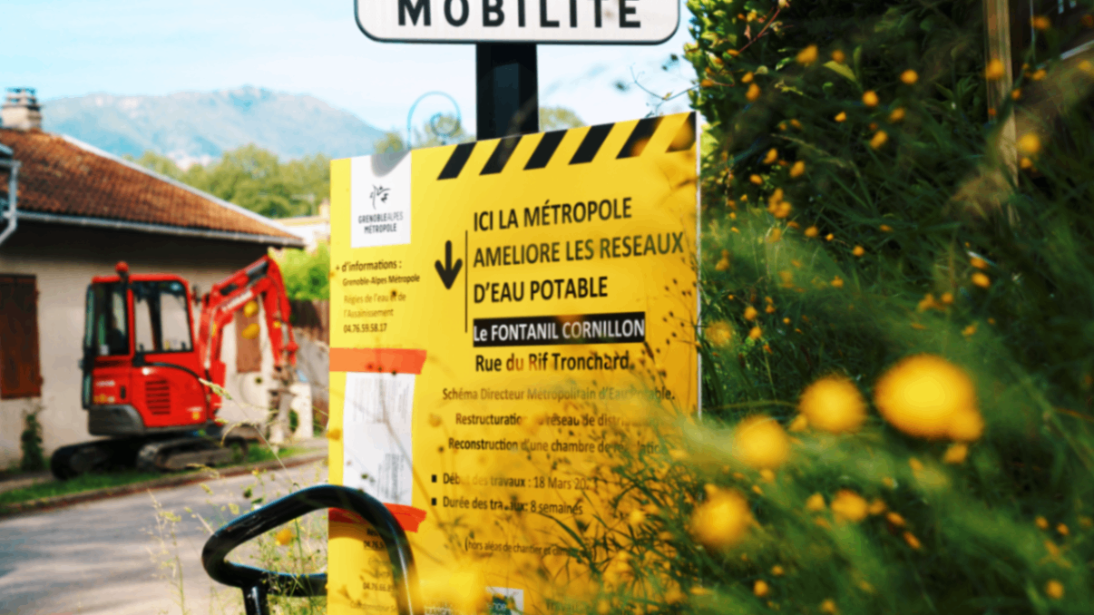 Panneau-Chantier-informations-metropole-de-grenoble-jaune.png