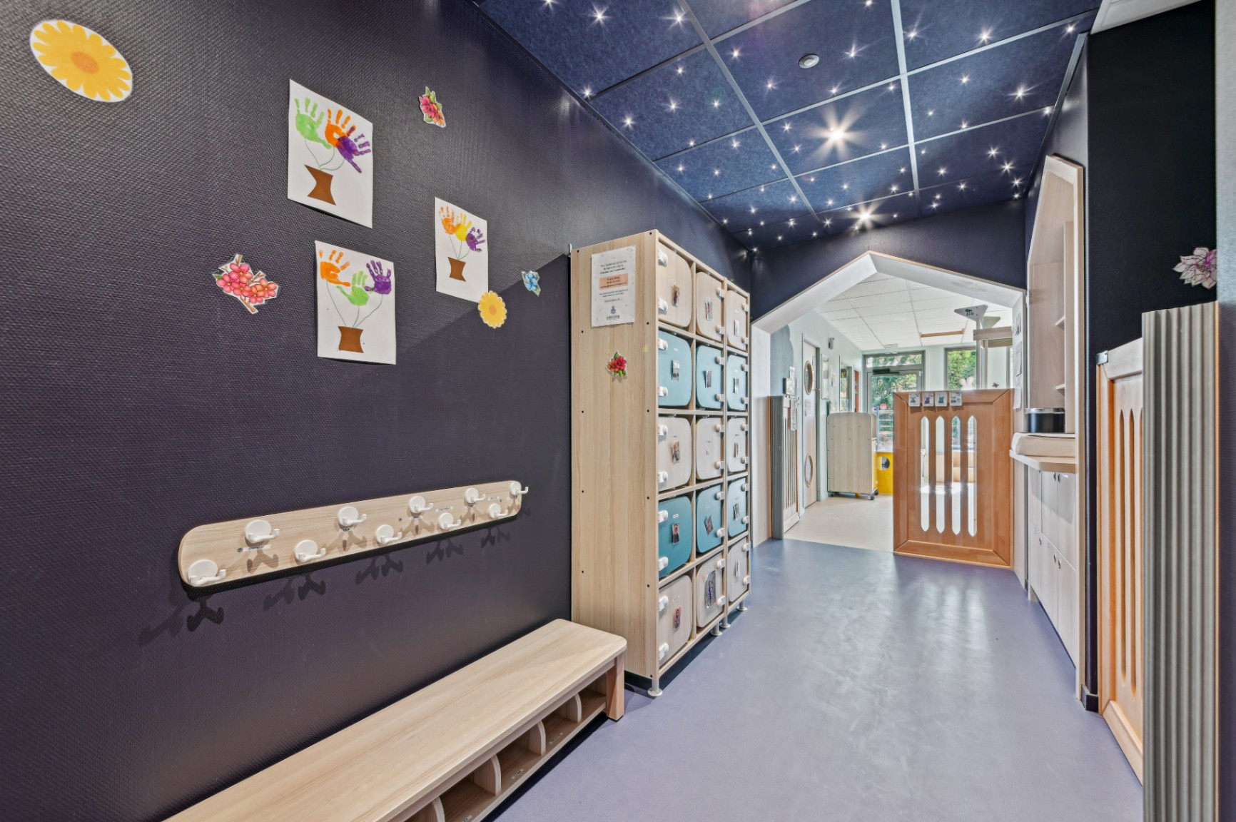 Entree-micro-creche-trevoux.jpg